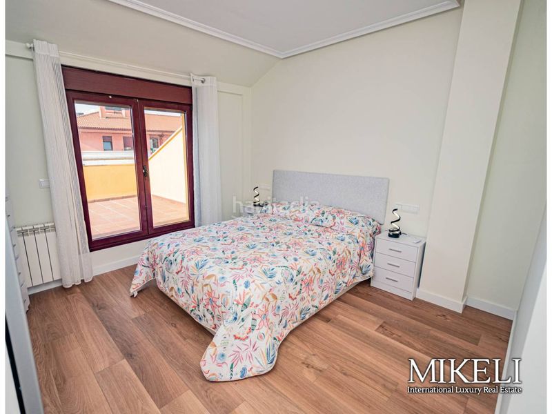 Foto abe3b77b-8e23-4dbe-bd4c-a43772693400. Duplex con riscaldamento parcheggio piscina in Peñacastillo - Nueva Montaña Santander