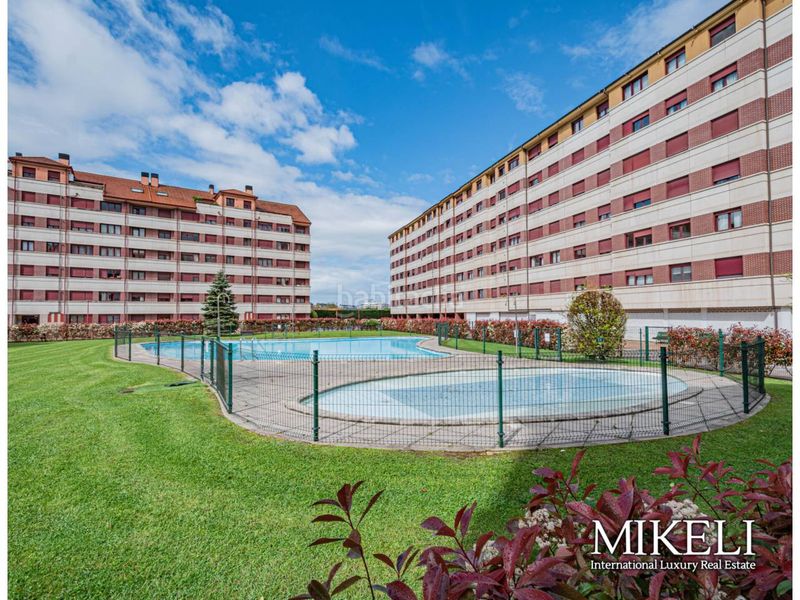 Foto be355d32-02d5-44aa-9e36-11b22cbeec50. Duplex con riscaldamento parcheggio piscina in Peñacastillo - Nueva Montaña Santander