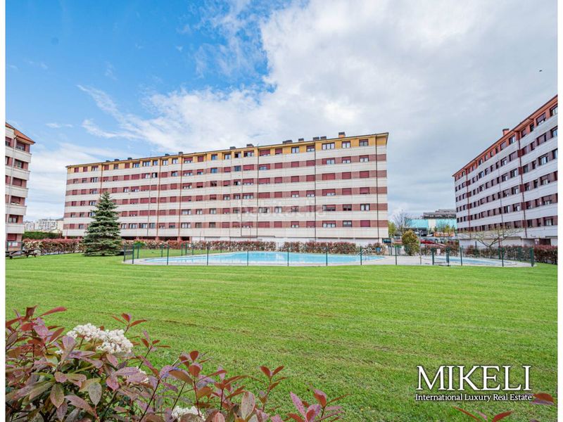 Foto df4df2ad-146c-437c-a41d-9c7442a5629b. Duplex con riscaldamento parcheggio piscina in Peñacastillo - Nueva Montaña Santander