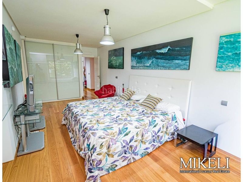 Foto 3881cb56-2312-46b6-9e27-4a8181b6810e. Pis amb calefacció aparcament piscina a El Sardinero Santander