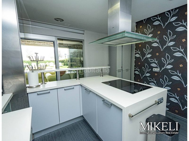 Foto 40af70e0-1d16-43dd-8bf6-63e91c5db10a. Pis amb calefacció aparcament piscina a El Sardinero Santander