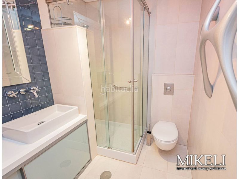 Foto a11e2e7d-ae4b-4c9b-8395-35fa2c1bc15f. Pis amb calefacció aparcament piscina a El Sardinero Santander