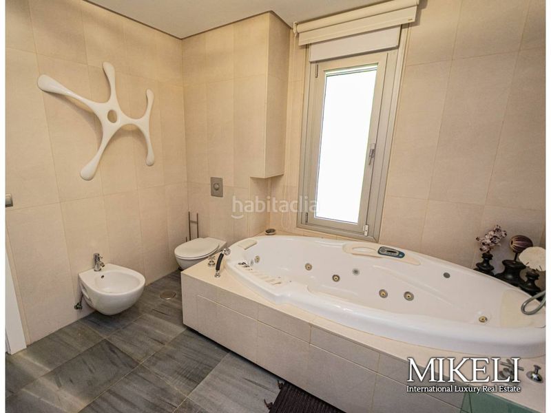 Foto f07c0ab6-27f0-40eb-a9a6-e256cf8f4ccc. Pis amb calefacció aparcament piscina a El Sardinero Santander