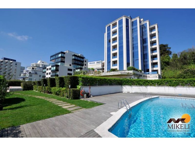 Foto 426d261d-772e-4c80-9611-16897f36a963. Piso en calle manuel garcia lago 7 con vistas y jardín propio. en Santander