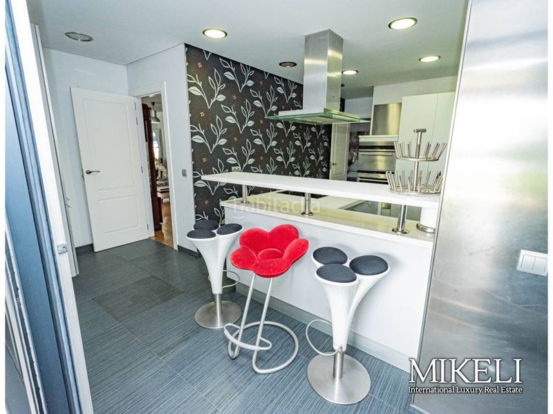 Foto 5e875438-5eb3-4613-88ff-54622dfac025. Piso en calle manuel garcia lago 7 con vistas y jardín propio. en Santander