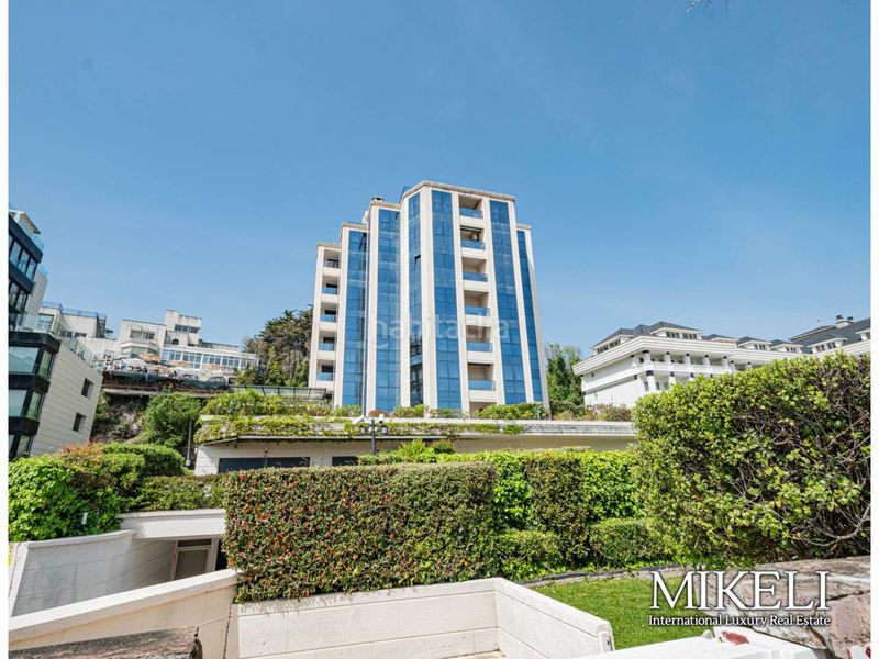 Foto 692dfc56-3dd0-4491-8410-a053786b7a6e. Piso en calle manuel garcia lago 7 con vistas y jardín propio. en Santander