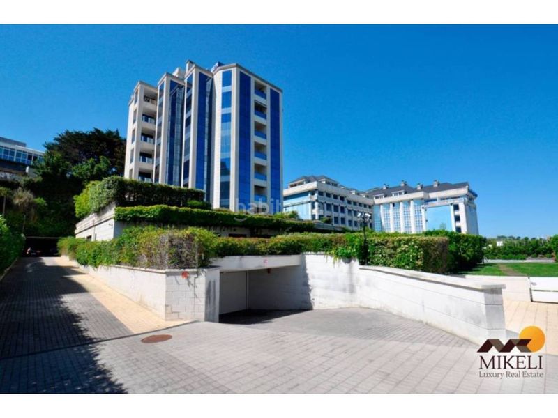 Foto 8706d83d-0c80-4774-a324-db55e4fd4d24. Piso en calle manuel garcia lago 7 con vistas y jardín propio. en Santander