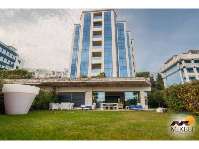 Foto 9db4d162-4803-4685-b4b5-57a6ffc200b6. Piso en calle manuel garcia lago 7 con vistas y jardín propio. en Santander