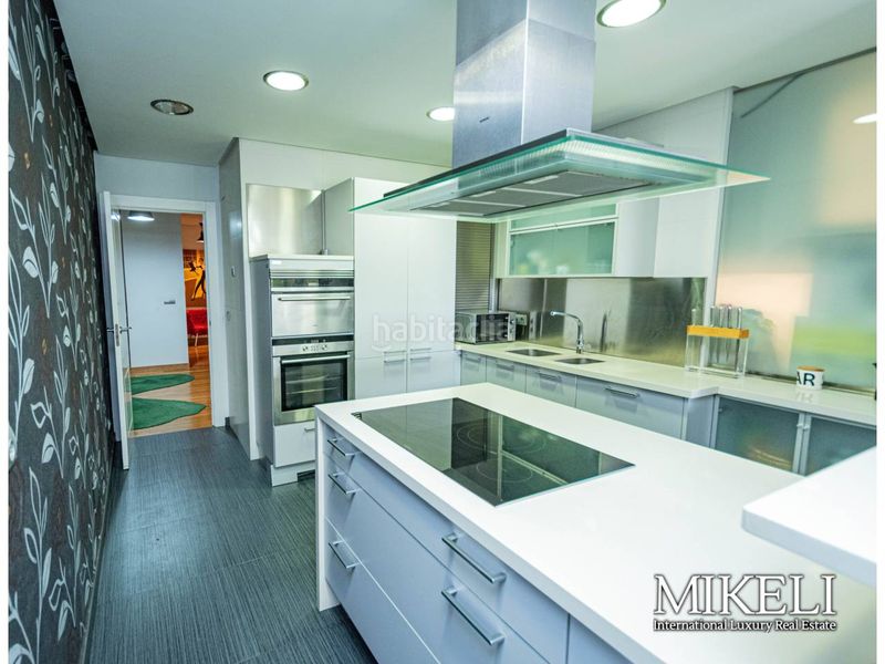 Foto e449e349-b1c0-4a53-8f24-7754fb7468fe. Piso en calle manuel garcia lago 7 con vistas y jardín propio. en Santander