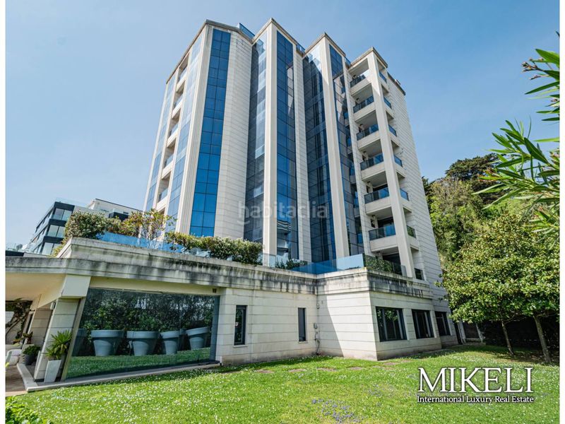Foto e8ed1800-47ef-4bbb-b405-b68425c3e73a. Piso en calle manuel garcia lago 7 con vistas y jardín propio. en Santander