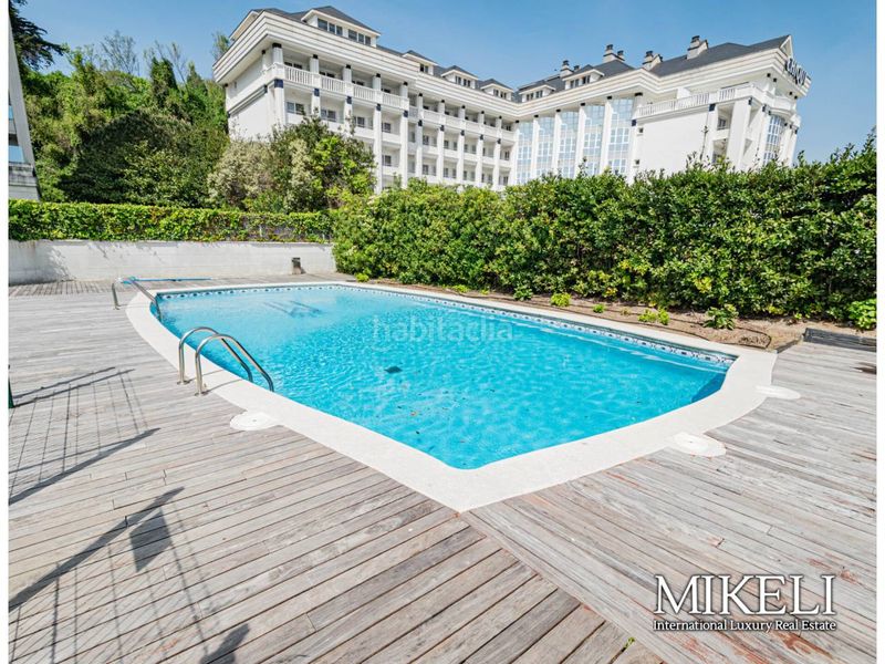 Foto f77bdc2f-6d87-4ee3-ae50-8fd919f0e270. Piso en calle manuel garcia lago 7 con vistas y jardín propio. en Santander
