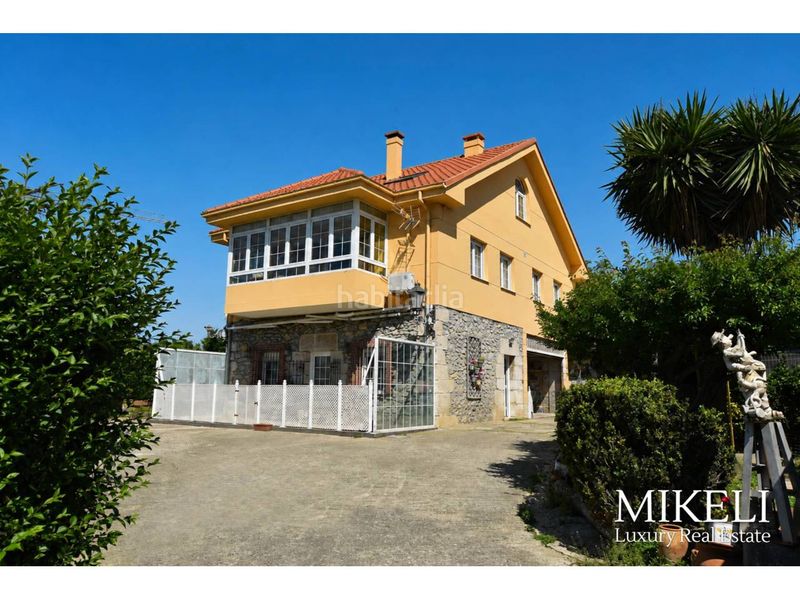 Foto 46da05ab-1d38-468c-a1a4-f162a4f96288. Casa amb calefacció aparcament piscina a Cueto Santander