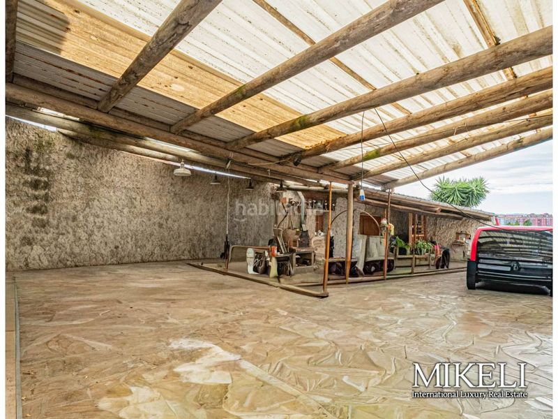 Foto 983a6329-7f2d-4215-b06e-9a58093a6d7f. Casa amb calefacció aparcament piscina a Cueto Santander