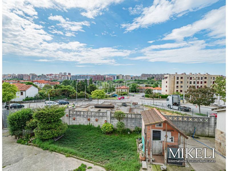 Foto e179263d-d666-4c9f-bd72-4f9edb540acc. Casa amb calefacció aparcament piscina a Cueto Santander