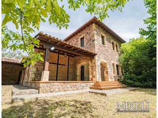 Haus  Calle alvareo. Propiedad en escalante, metros y privacidad. vende mikeli
