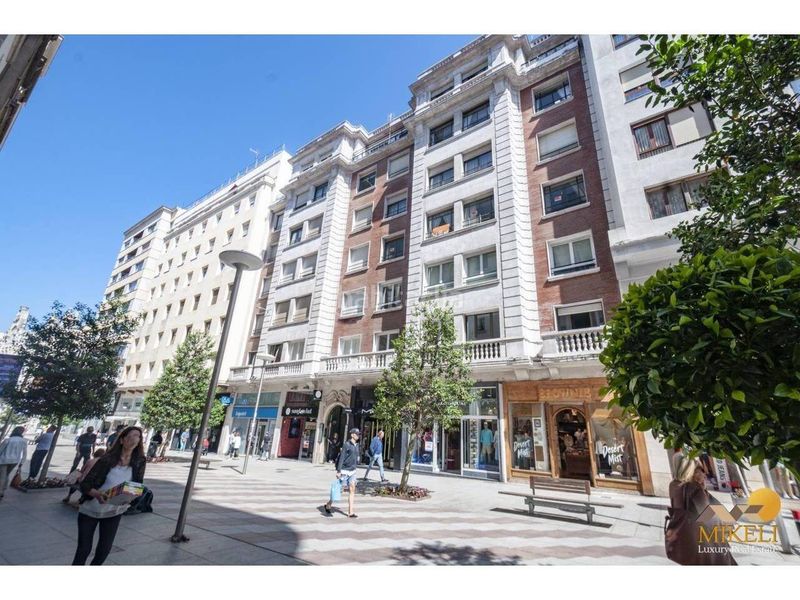 Foto 7b4e6c11-c284-4342-a193-3d98bdf21584. Local comercial a Centro - Ayuntamiento Santander