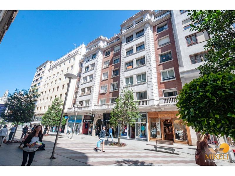 Foto ff167c6d-5b43-43ee-9c7f-b765c014dd66. Local comercial a Centro - Ayuntamiento Santander