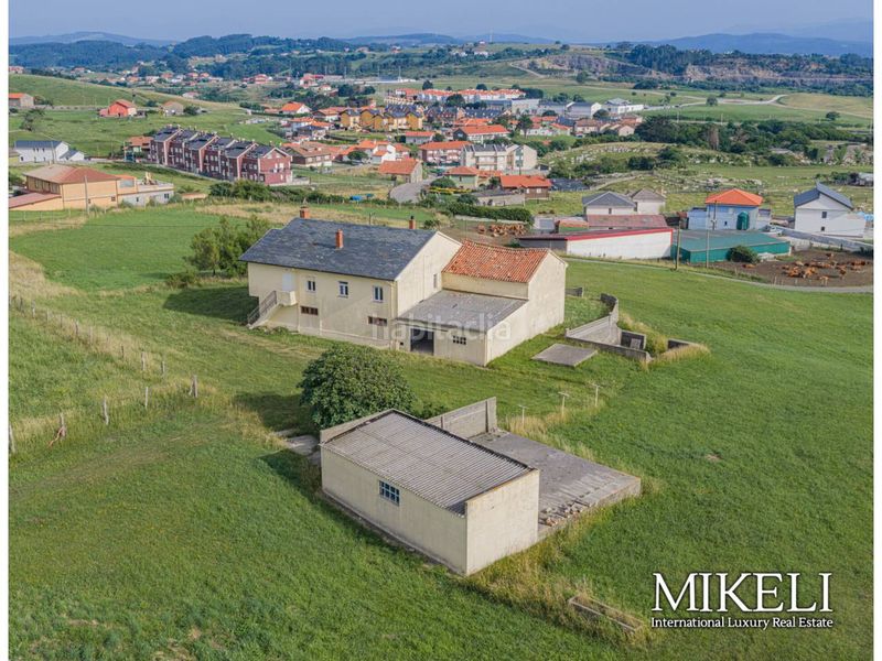Foto a0b281bf-79f3-424f-ae85-03e43b3404b7. Casa amb calefacció aparcament a Cuchía Miengo