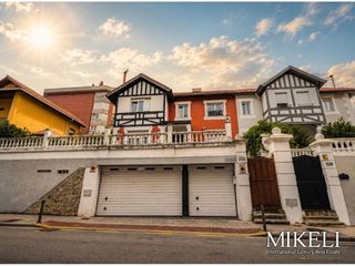 House  Calle cardenal cisneros. Casa independiente en el centro de santander con garaje y jardín