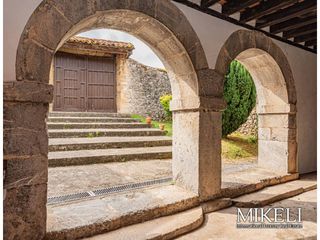 Casa  Calle anero-pelia. Casona adosada cantabra con privacidad por su gran finca en aner