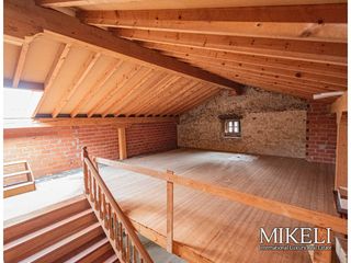 Casa  Calle anero-pelia. Casona adosada cantabra con privacidad por su gran finca en aner