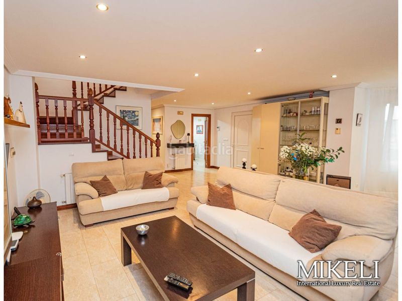 Foto e35a88f5-2603-431c-b0ea-590a7e93bda1. Chalet exclusivo chalet independiente a un paso en Santander