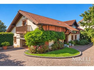 Maison  Calle la predaja. Chalet independiente con piscina en boo de pielagos vende mikeli