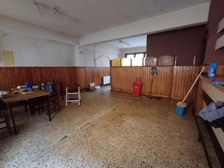 Local commercial  Urki kalea. Local en urki. posibilidad de hacer cambio de uso a vivienda.