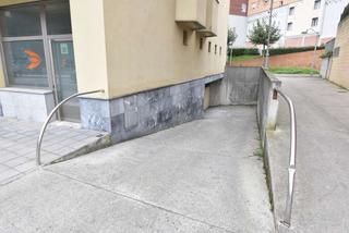 Aparcament cotxe  Jose m linazasoro kalea. Garaje abierto en jose maria linazasoro.