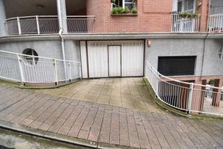 Parking voiture  Gisastu bide bidea. Garaje en gisastubide