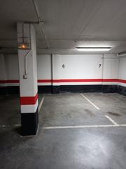 Parking voiture à Eibar. Raya de garaje en jardiñeta