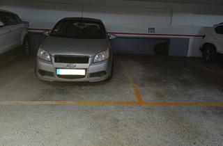 Aparcament cotxe  Arane kalea. Raya de garaje en bidebarrieta