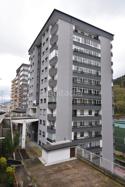 Foto 4f3eca87-7ef0-4726-874e-bbe1d118dd98. Pis a Eibar