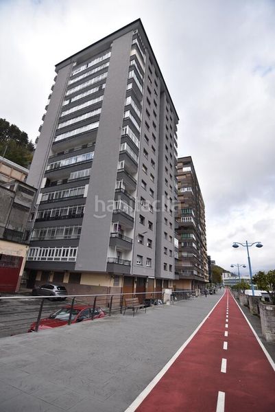 Foto 92ddd36c-2a54-458c-b49f-a6f884a74b05. Pis a Eibar