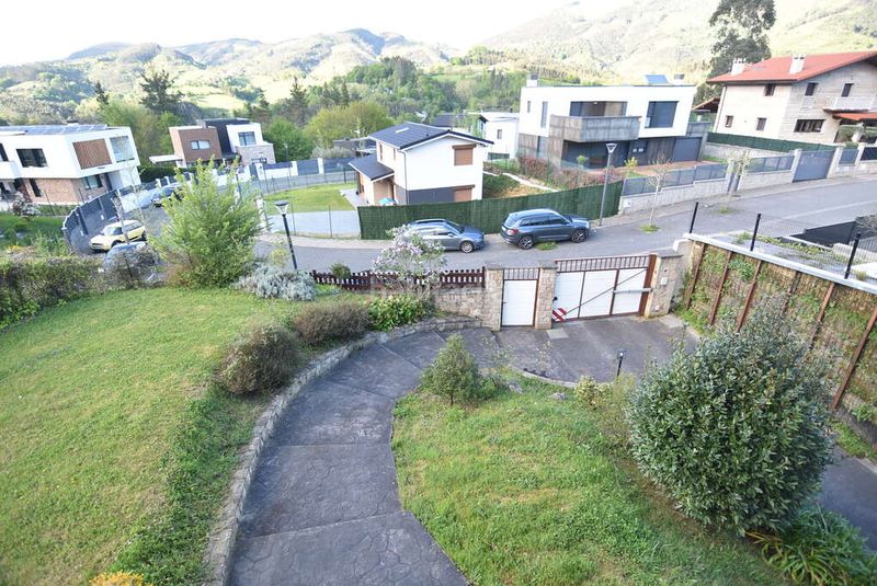Foto 13628b9d-71fa-420a-b207-4943f1eca3c8. Casa amb calefacció aparcament a Ermua