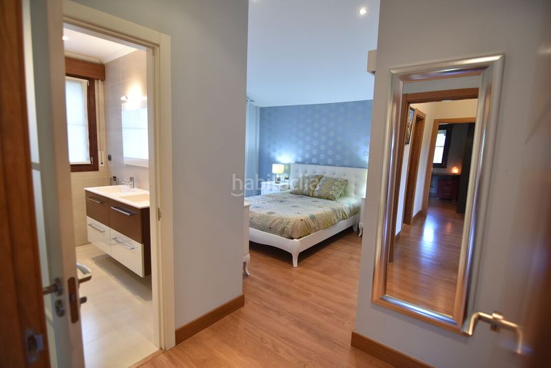 Foto 98a930a1-4815-4808-b01b-98d680f76e82. Casa amb calefacció aparcament a Ermua