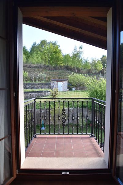 Foto b1f3e441-4b35-4166-8772-7f27ccd0a6ef. Casa amb calefacció aparcament a Ermua