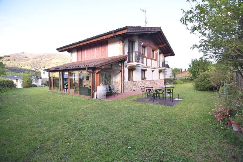 Foto cdbc3779-9fc8-48dd-9778-8039ee93e7cf. Casa amb calefacció aparcament a Ermua