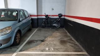 Aparcament cotxe  Jose antonio gisasola kalea. Raya de garaje en isasi.