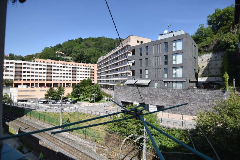 Foto 421bb419-5852-4163-9124-00f5137e17c3. Pis amb aparcament a Eibar