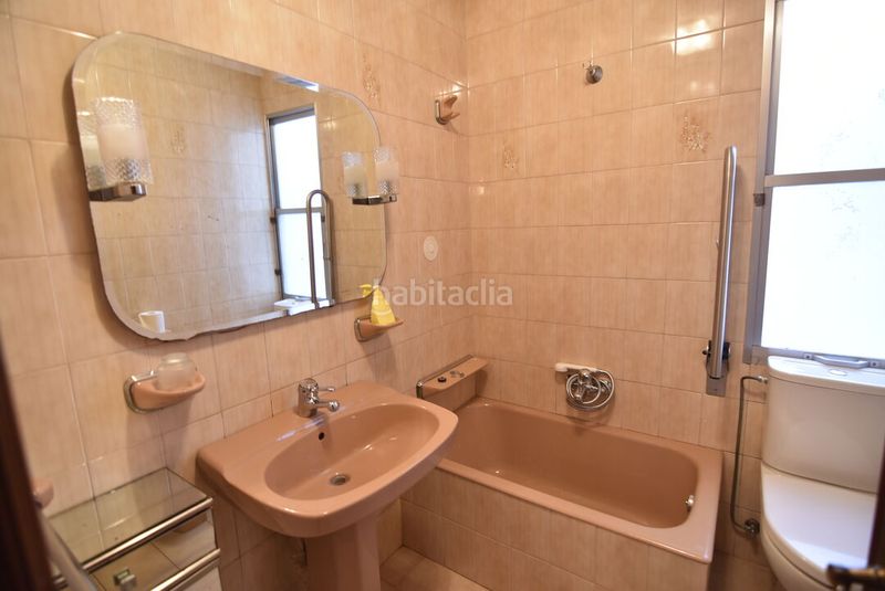 Foto defd5e1b-8d25-45ef-86d8-1419e853f51f. Pis amb aparcament a Eibar