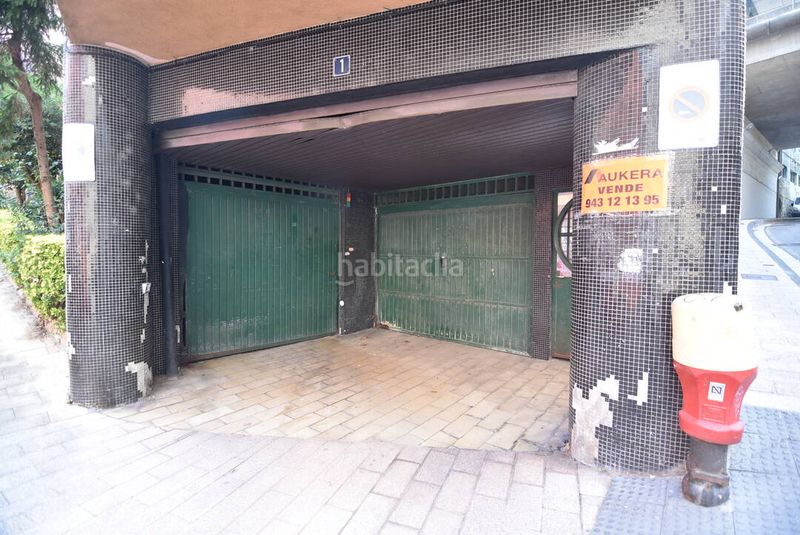 Foto d2f275ad-645f-4898-b44a-254eb0993594. Aparcament cotxe a Eibar