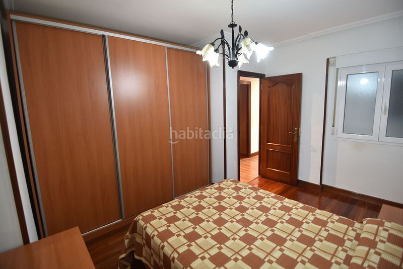 Foto f8ce043c-ec7f-499e-b524-fd0e21efa343. Pis a Eibar