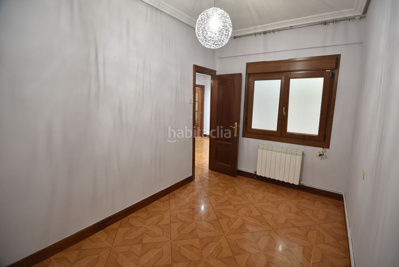 Foto a85ee658-d180-4b20-a8ec-9d2eeb7a06b9. Pis amb calefacció aparcament a Eibar
