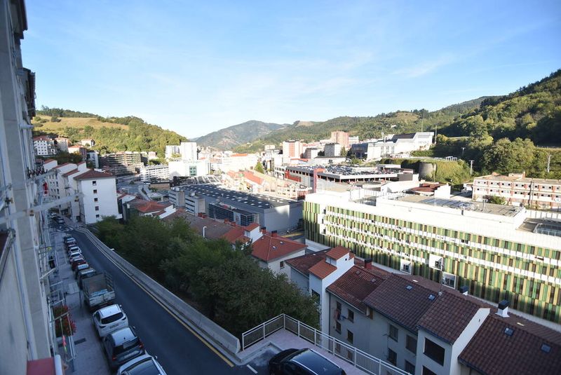 Foto bae91870-7af0-4dc4-a6d6-8bfdcfeeacdc. Pis amb calefacció aparcament a Eibar