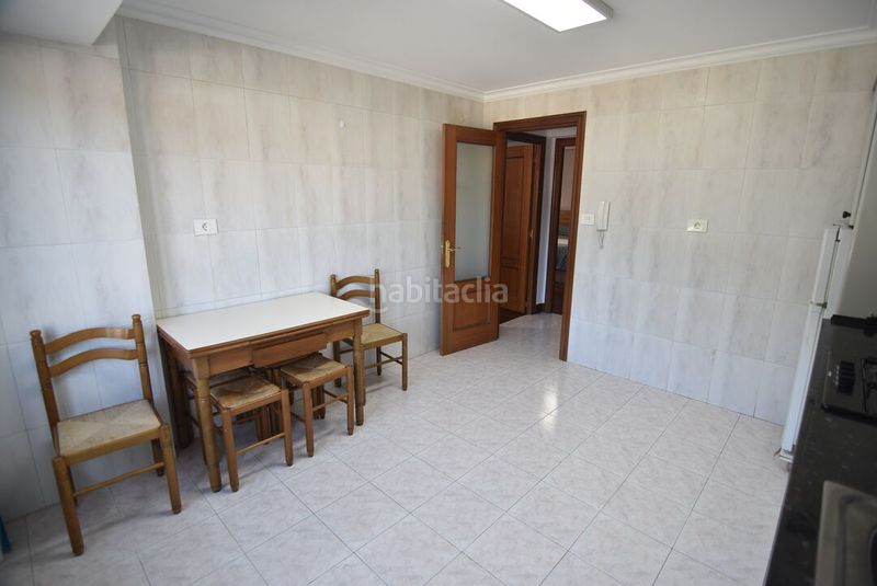 Foto d063331a-90ed-43f8-8b0a-de830285e5d8. Pis amb calefacció aparcament a Eibar