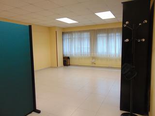 Lloguer Local Comercial a Eibar. Amueblado. con servicios compartidos.