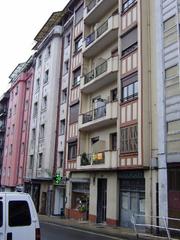 Pis a Eibar. Vivienda en isasi de 4 dormitorios para reformar.