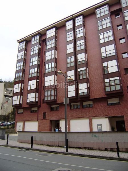 Foto e4a48bb4-c679-446d-9a80-aca99f670d04. Location local commercial dans Eibar