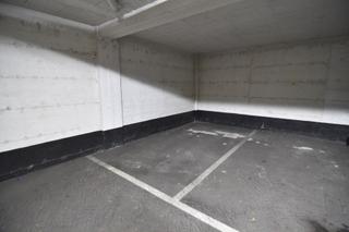 Parking voiture à Eibar. Plaza de garaje en saratsuegi